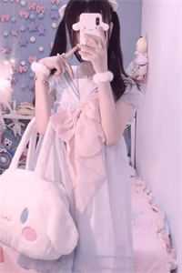 炮灰女配看到弹幕，逆袭成最强女主无无大结局