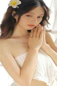 大学迎新晚会上，我播放女友和教官热吻视频抖音热门