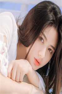 大学迎新晚会上，我播放女友和教官热吻视频小说大结局