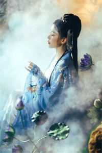 浅酌清愁对月光火爆小说