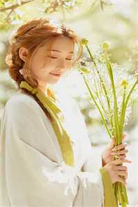 春潮不知青山尽前文+