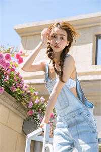 独占首富家产，从整治恶毒真千金开始目录