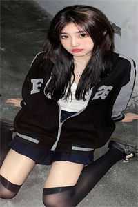 大学迎新晚会上，我播放女友和教官热吻视频免费