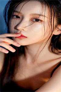 大学迎新晚会上，我播放女友和教官热吻视频完结