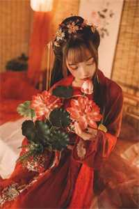 大学迎新晚会上，我播放女友和教官热吻视频前文+