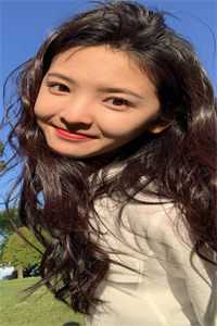 大学迎新晚会上，我播放女友和教官热吻视频已完结