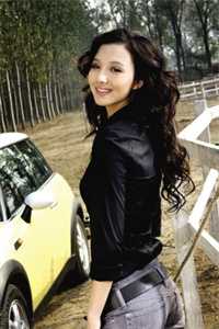 大学迎新晚会上，我播放女友和教官热吻视频全文章节