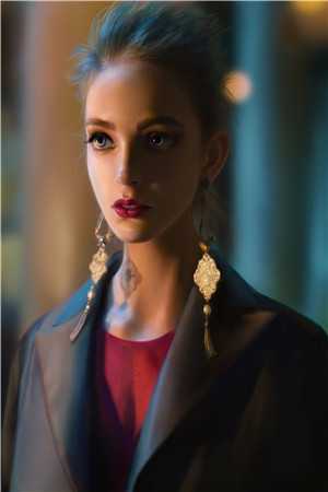 和闺蜜抢着爬出娘胎时，娘亲说腹中只有我一个胎儿的小说