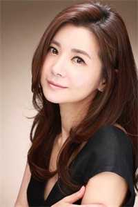 大学迎新晚会上，我播放女友和教官热吻视频热门小说