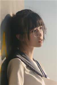 料峭港风吹人醒全文